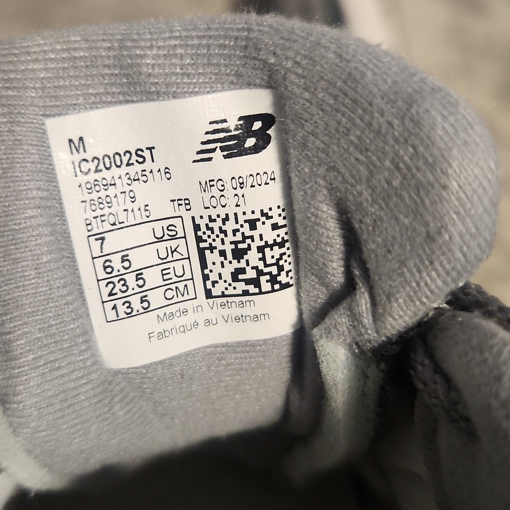 New Balance Kids' Gray Athletic Sneakers - Comfortable Everyday Shoes Size 7C - Picture 9 of 9